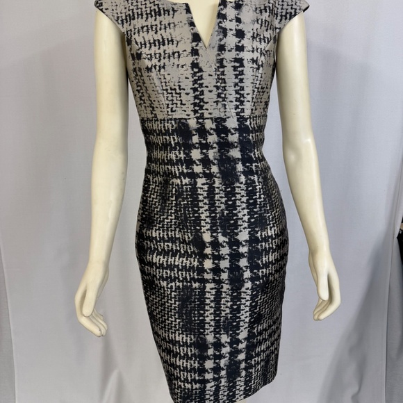 Carolina Herrera Print Sheath Dress, Size 10 - Picture 5 of 7